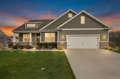 3255 Waverly Woods Ln, Oceola, MI 48843