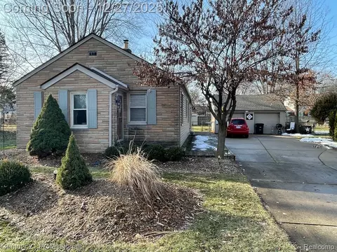 14089 Brookfield St, Livonia, MI 48154