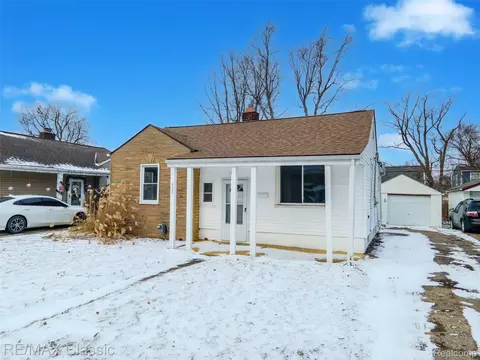 635 Wesbrook St, Pontiac, MI 48340