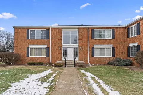 670 E Fox Hills Dr, Bloomfield Hills, MI 48304
