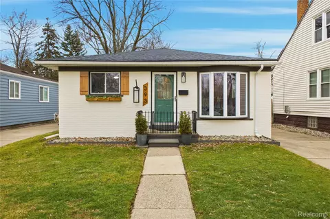 393 W Hudson Ave E, Madison Heights, MI 48071