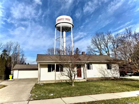 8474 Chesterfield Dr, Swartz Creek, MI 48473