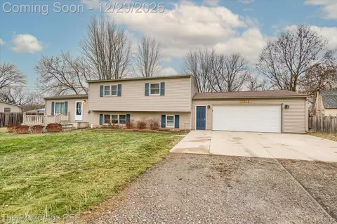 7072 Randee St, Flushing, MI 48433
