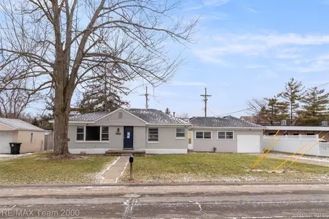 18943 Lathers St, Livonia, MI 48152
