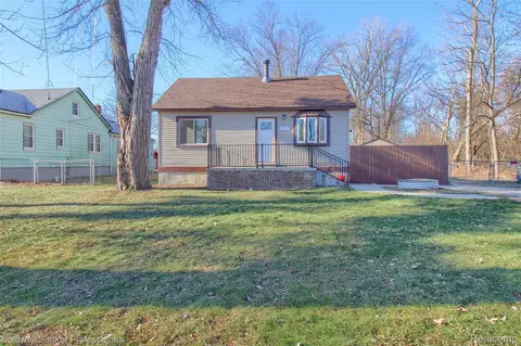 10652 Mortenview Dr, Taylor, MI 48180