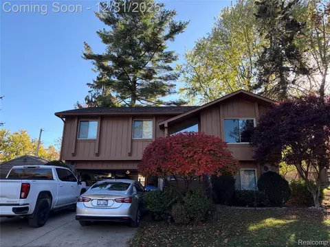5119 Cohoctah Pl, Waterford, MI 48327
