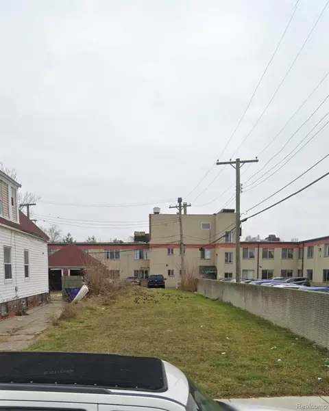 3828 Doremus St, Hamtramck, MI 48212