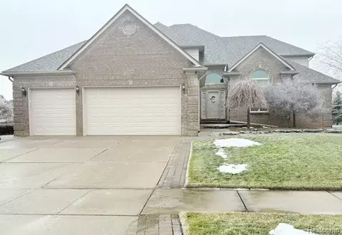 56285 Tournament Ln, Macomb, MI 48042