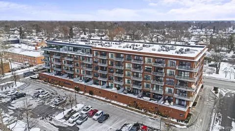 101 Curry Ave #512, Royal Oak, MI 48067