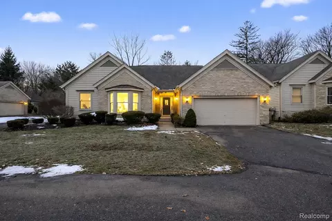 29421 Woodfield Ct, Farmington Hills, MI 48331