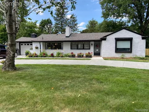 16256 W 13 Mile Rd W, Beverly Hills, MI 48025