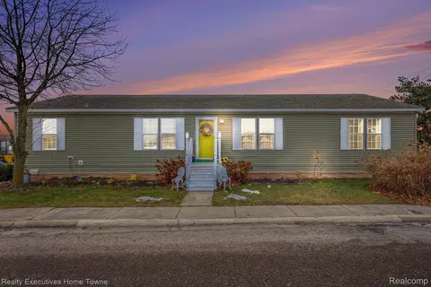 46229 Worlington Dr, Macomb, MI 48044