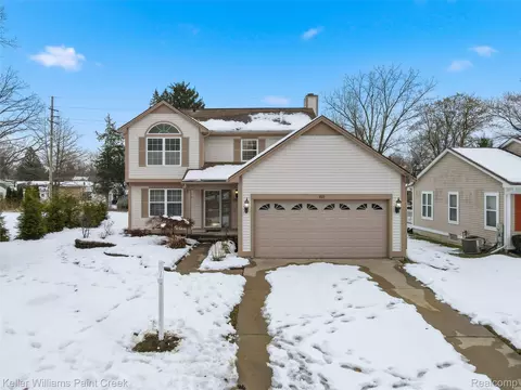 833 Huntclub Blvd, Auburn Hills, MI 48326