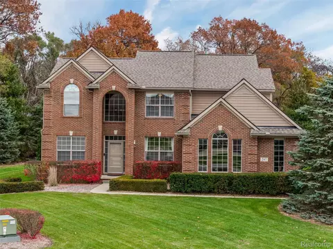 297 Gleneagles, Highland, MI 48357