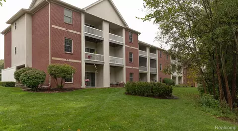 6600 Trillium Village Ln #23, Independence, MI 48346