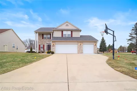 4028 Grand Oaks Ct, Burton, MI 48519