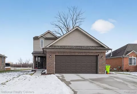 33708 Aurora Dr, Clinton Township, MI 48035