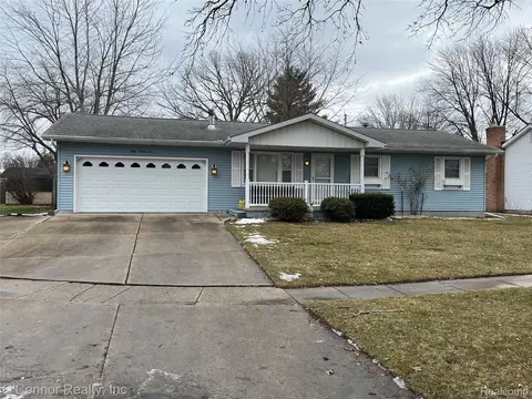 825 Illinois St, Marysville, MI 48040