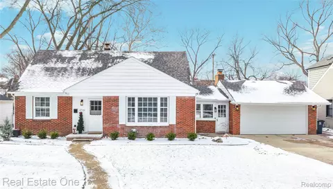 2726 Bamlet Rd, Royal Oak, MI 48073