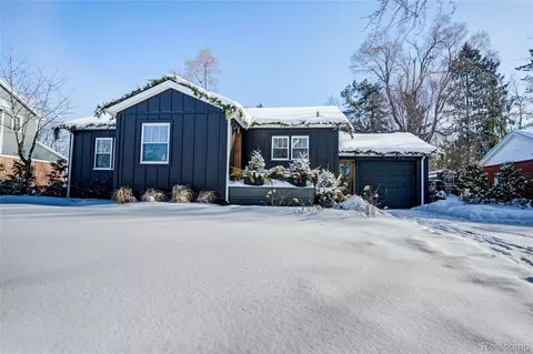 6200 Overlook, Village Of Clarkston, MI 48346