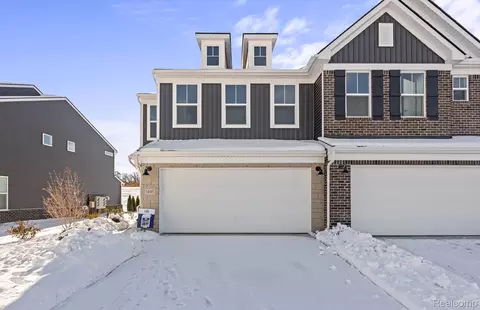 1531 Arcadia Dr, Milford, MI 48381