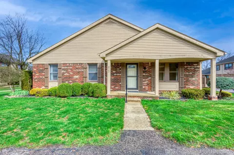 8707 Forest Ct, Warren, MI 48093