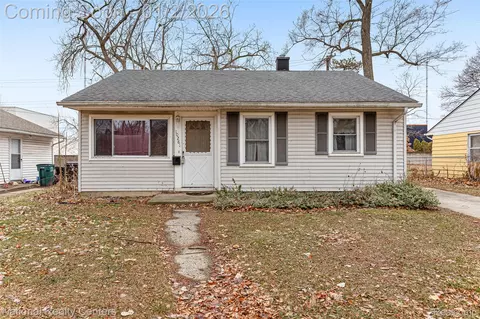10281 Albany St, Oak Park, MI 48237