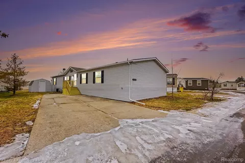 59227 Lewis Ln, New Haven, MI 48048