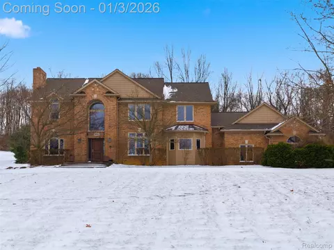 8153 Sashabaw Ridge Dr, Independence, MI 48348