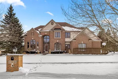 48369 Wadebridge Dr, Canton, MI 48187