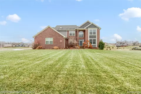 1283 Cedar Meadows Dr, White Lake, MI 48383
