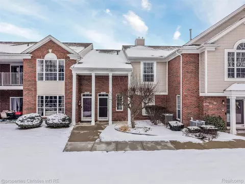 45727 Heather Ridge Dr #224, Macomb, MI 48044