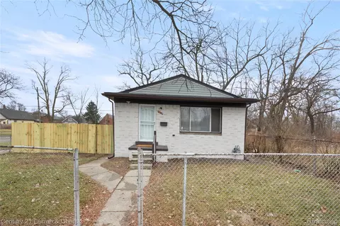 9901 Yellowstone St, Detroit, MI 48204