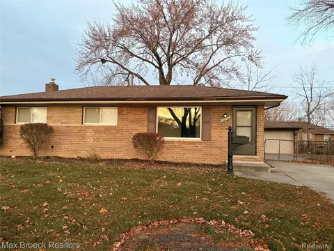 32246 Oakview Dr, Warren, MI 48092