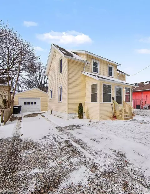 604 Seymour Ave, Jackson, MI 49202