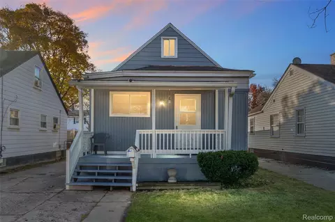 20462 Hollywood St, Harper Woods, MI 48225
