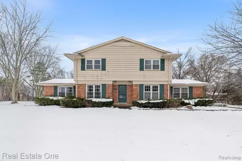 28777 W 11 Mile Rd, Farmington, MI 48336