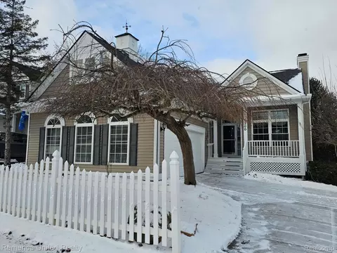 1200 Portsmouth Dr, Marion, MI 48843