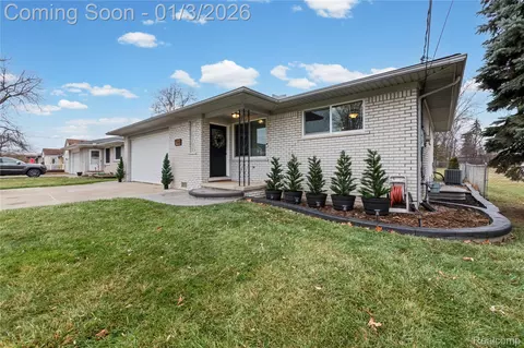 700 W Girard Ave, Madison Heights, MI 48071