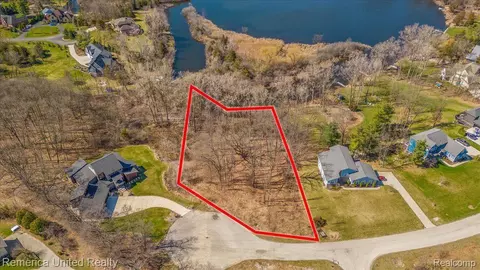 10468 Oak Shore Dr, Green Oak, MI 48178