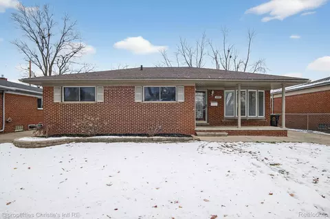 1807 Churchill Ave, Trenton, MI 48183