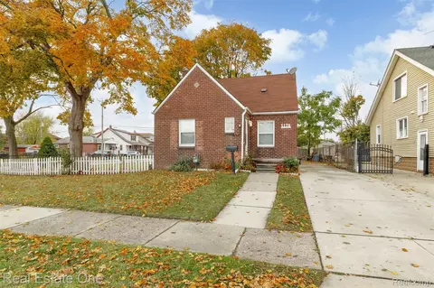 1178 Fort Park Blvd, Lincoln Park, MI 48146