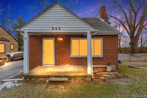 940 Cameron Ave, Pontiac, MI 48340