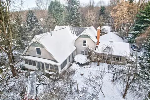 9710 Rattalee Lake Rd, Springfield, MI 48348