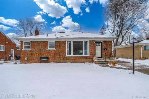 24061 Rosewood St, Oak Park, MI 48237