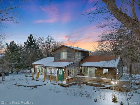 9985 Ford Rd, Superior, MI 48198