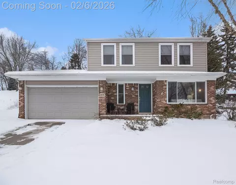 24516 Simmons Dr, Novi, MI 48374