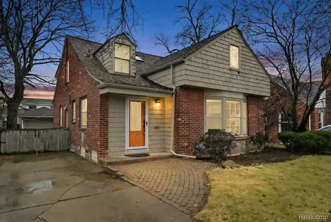 431 Colonial Ct, Grosse Pointe Farms, MI 48236