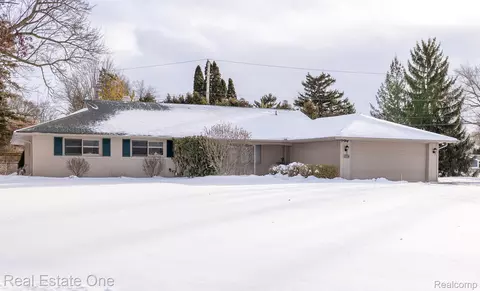 6407 Buxton Ct, West Bloomfield, MI 48322