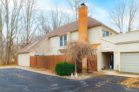 8063 Colony Dr #1, Grosse Ile, MI 48138